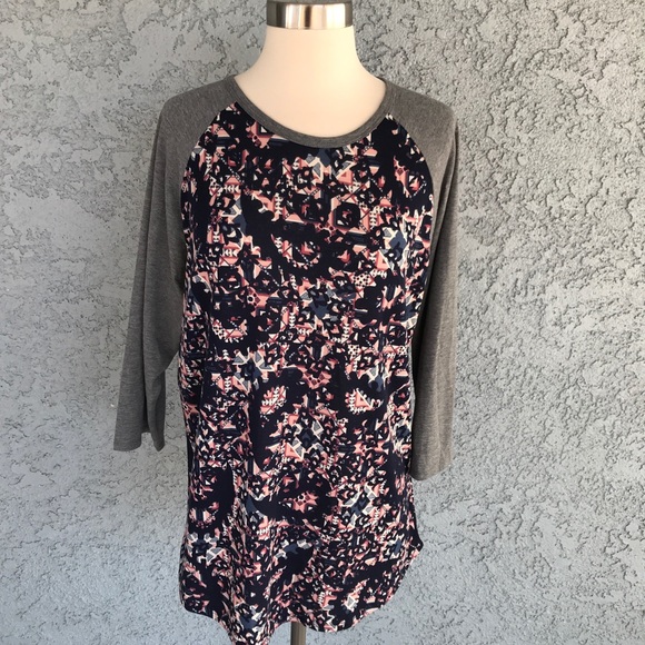 LuLaRoe Tops - LuLaRoe Long Sleeve Shirt Top Gray Black geometric